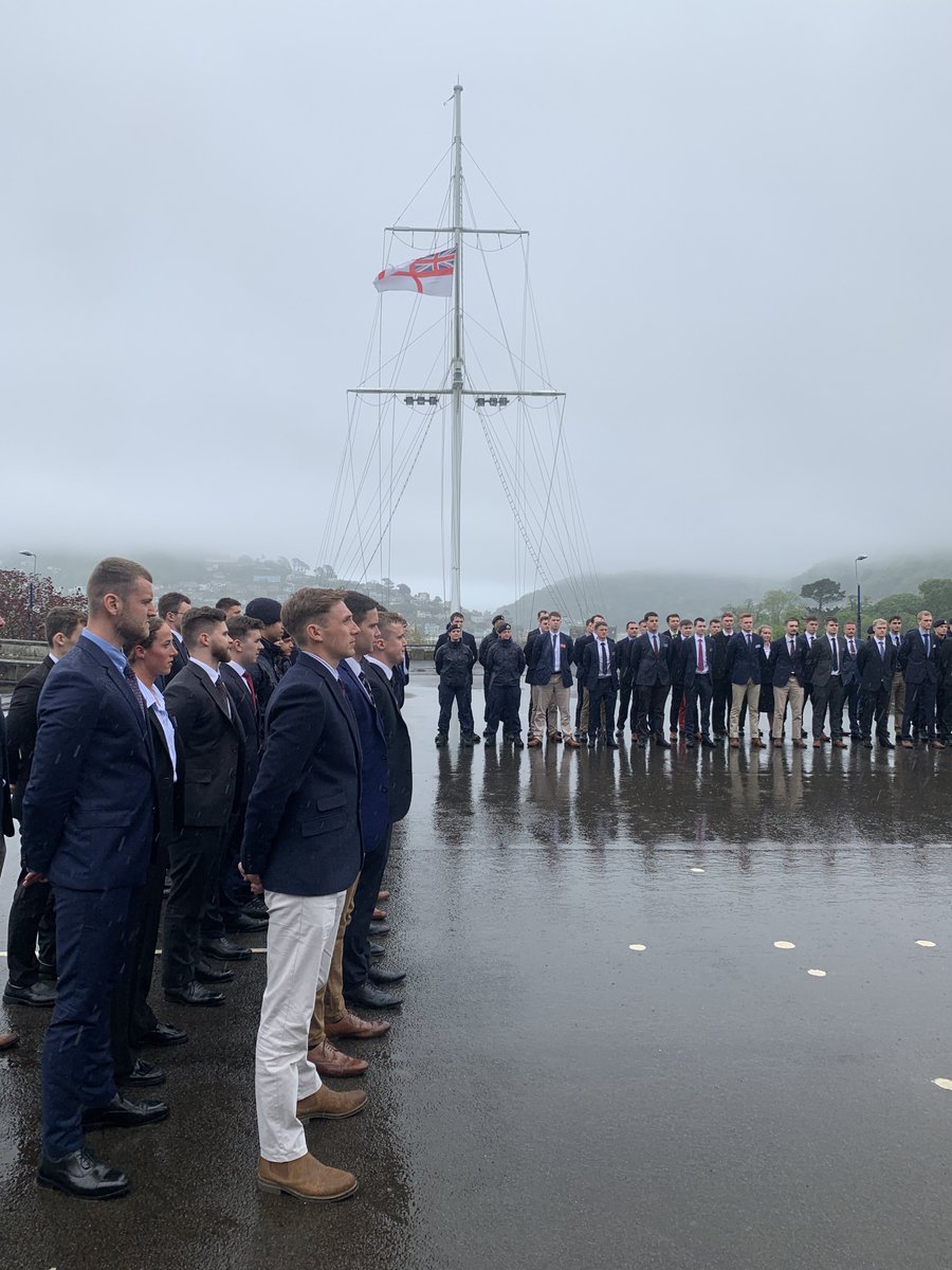 DartmouthBRNC's tweet photo. From Civilian 👩🏼‍💼🧑🏽‍💼
⬆️⬇️
Naval Officer 🫡🇬🇧 

2️⃣9️⃣ Weeks Military Training 🏃‍♂️🥾✏️📚💪

Starts today 🏁⏱️

Welcome to the @RoyalNavy 🤝

#MadeInTheRoyalNavy
@CaptAndyBray https://t.co/C3Il3DF8Em