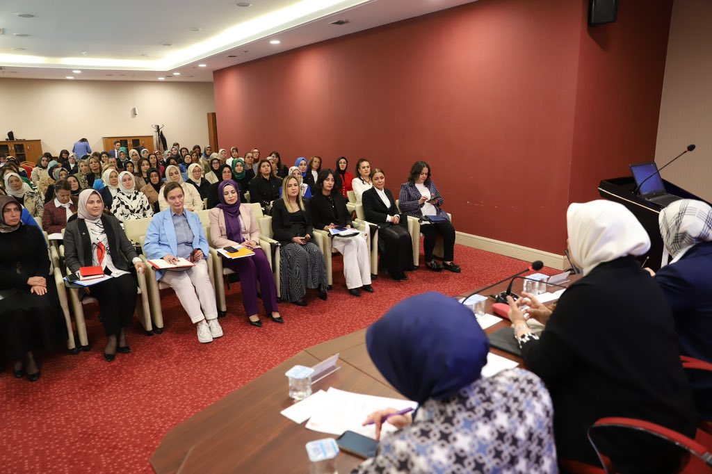 📍AK Parti Genel Merkez Başkanımız @aysekesir yönetiminde 81 İl Kadın Kolları Başkanlarımız ile istişare ve değerlendirme toplantısı gerçekleştirildi. Yerel seçim süreci hakkında değerlendirmelerde bulunuldu. #KadınlarlaBüyükTürkiyeYolunda