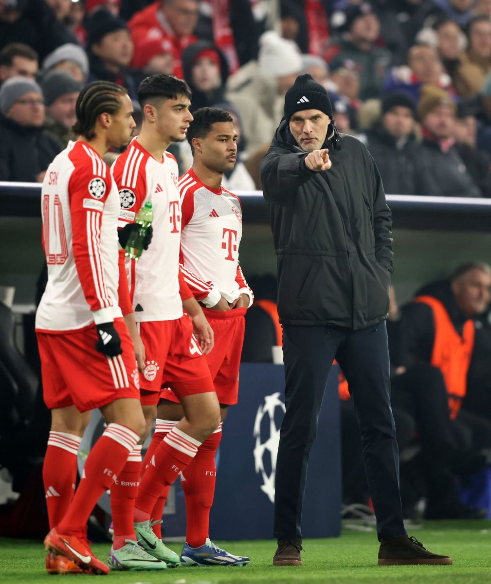 🚨 BREAKING: Bayern Munchen dikabarkan sedang mempertimbangkan kembali kemungkinan mempertahankan Thomas Tuchel sebagai pelatih mereka, setelah mengalami empat kali penolakan dari kandidat manajer pilihan mereka.

❌ Xabi Alonso
❌ Julian Nagelsmann
❌ Ralf Rangnick
❌ Oliver…