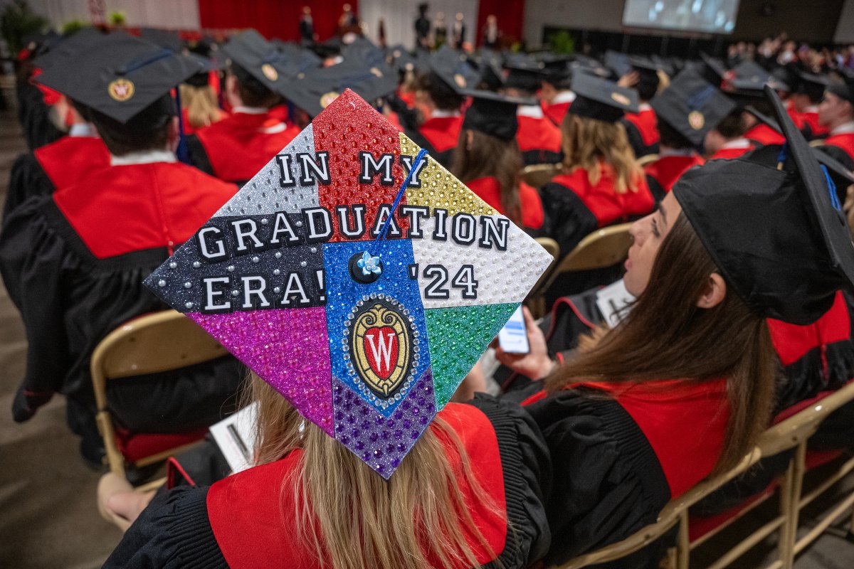 Let us officially welcome you to your alumni era, #BusinessBadger alumni! 700+ #uwgrads joined our 48,000+ strong network over the weekend. Be sure to connect on LinkedIn: Wisconsin Business Alumni. linkedin.com/groups/44449/