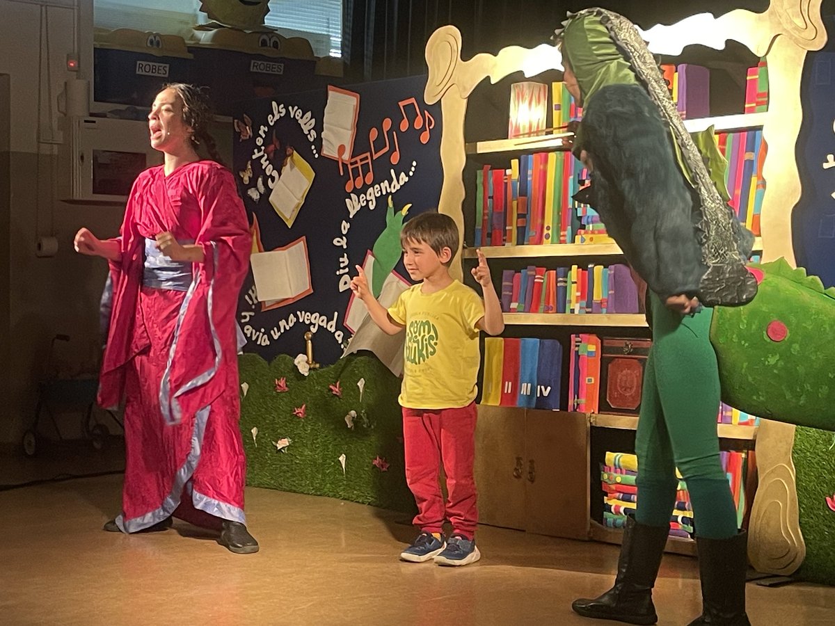 PauCasals_Rubi's tweet photo. Infants d'infantil i cicle inicial
gaudeixen amb @TanakaTeatre.
Millorem l'oralitat gràcies al programa #pmoe #proa+ subvencionat per:
▪︎@gencat
▪︎@educaciongob
▪︎#nextgenerationCat
▪︎#NextGenerationEU
#rubicity @aliancesmagnet @educaciovoc https://t.co/DnPtzhLF8T