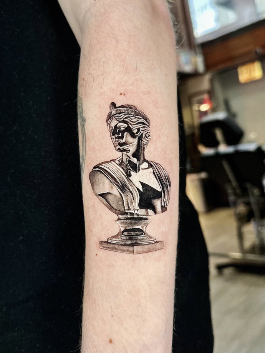 KaylynRhoad's tweet photo. pretty happy with how this tat turned out 🤩 https://t.co/o7m5Zghnsh