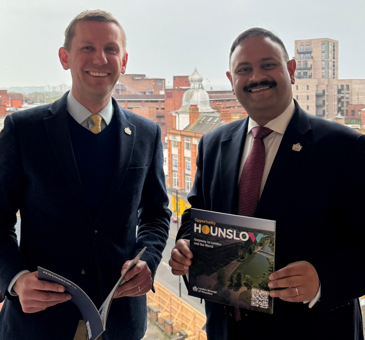 📢Spotlight on #OpportunityHounslow! In Let’s Talk Business magazine's latest issue, @shansview & @cllrtombruce highlight the Council's transformative regeneration vision & exciting investment opportunities to enable economic growth for #Hounslow 👉issuu.com/benham/docs/le…