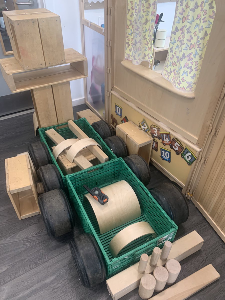 lesleydaniel3i1's tweet photo. The most amazing creations in Block Play! Our littlest learners creating and designing using cooperative learning and communication with others to construct and risk assess their own play! 🐻🌿⭐️ #blocksrock #blockplay #earlylevel #motivate @MacharNew https://t.co/VC07W8hEo8