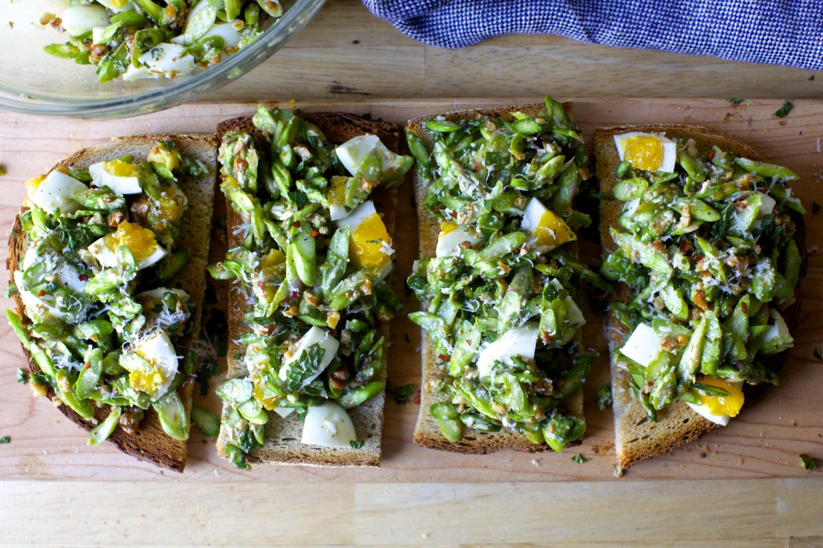 This is hands down my favorite asparagus salad: fresh, green, crunchy, and bright. I add chopped medium-cooked eggs and eat it on toast, on a crispbread, or right out of the bowl. Repeat again tomorrow, or for as long as good asparagus lasts. bit.ly/2viNL7Z