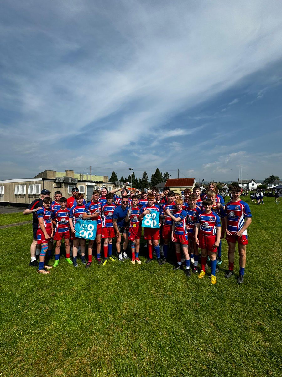 joness9010's tweet photo. @coopuk Just want to give a masive shout out to Christine @bryncae she kindly donated over 200L of water to keep our boys hydrated throughout their rugby festival. On behalf of us all thank you for the amazing donation to our #ur14pencoedrugby boys. coaching, squad and parents😃 https://t.co/cS5wl1X4tH