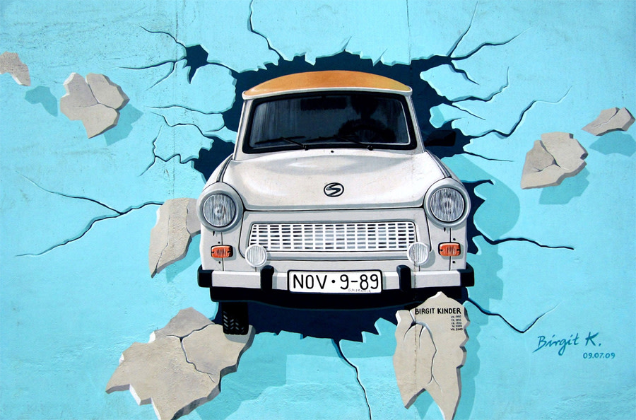 Um quilômetro inteiro de grafites: o pedaço do Muro de #Berlim que se tornou a maior galeria de #arteurbana do mundo.

Descubra o que significam os murais da East Side Gallery! ►bit.ly/2AdYIf8