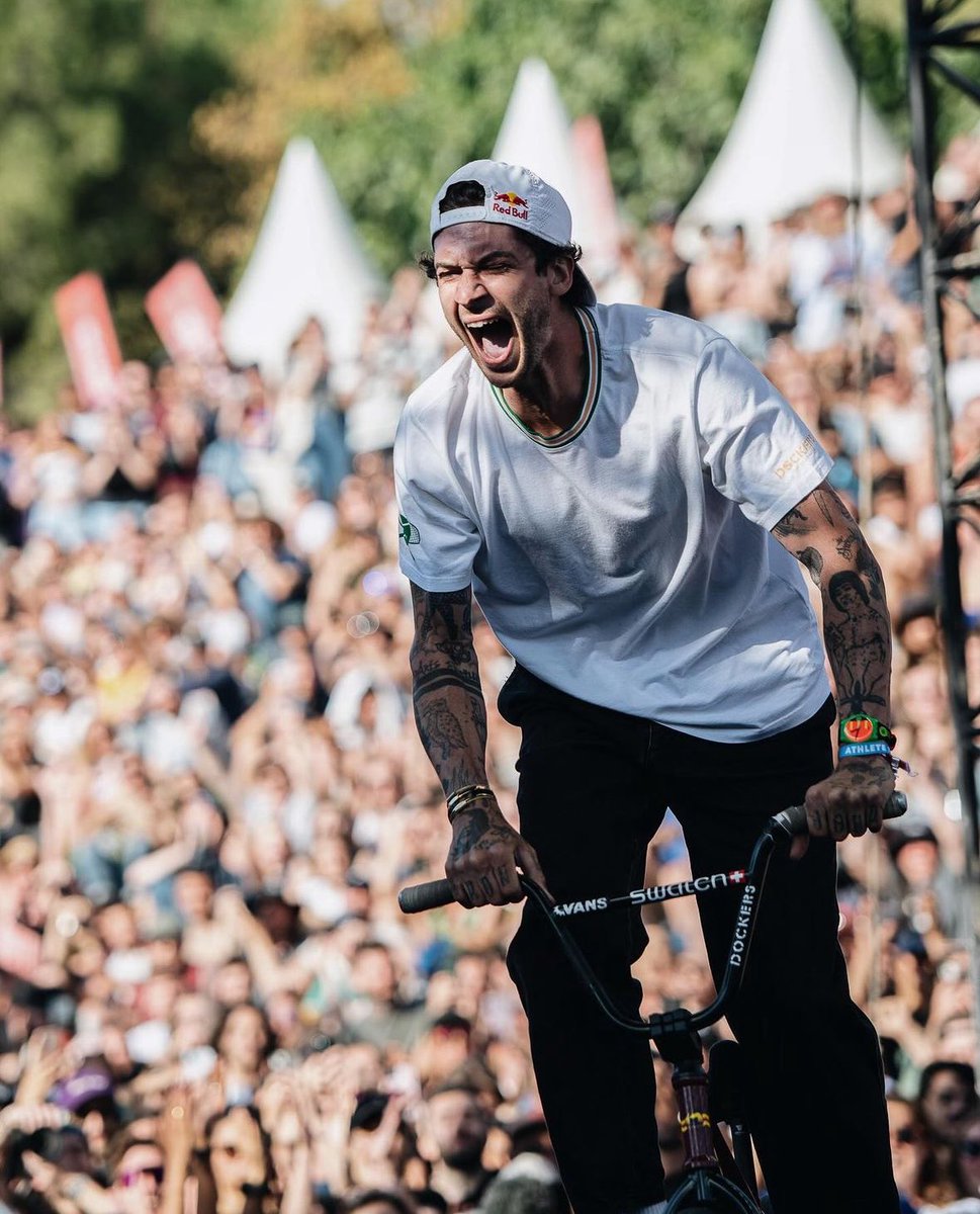 MatthiasDandois's tweet image. Just to make it clear l&apos;m not retiring any time soon from BMX.
It was just my last FISE in Montpellier. I&apos;ll be back next year to support my friends and to try to be the best advocate for BMX Flatland! 🫶
Yesterday was a good day!!
#BMX #FiseWorld #TheLastDance