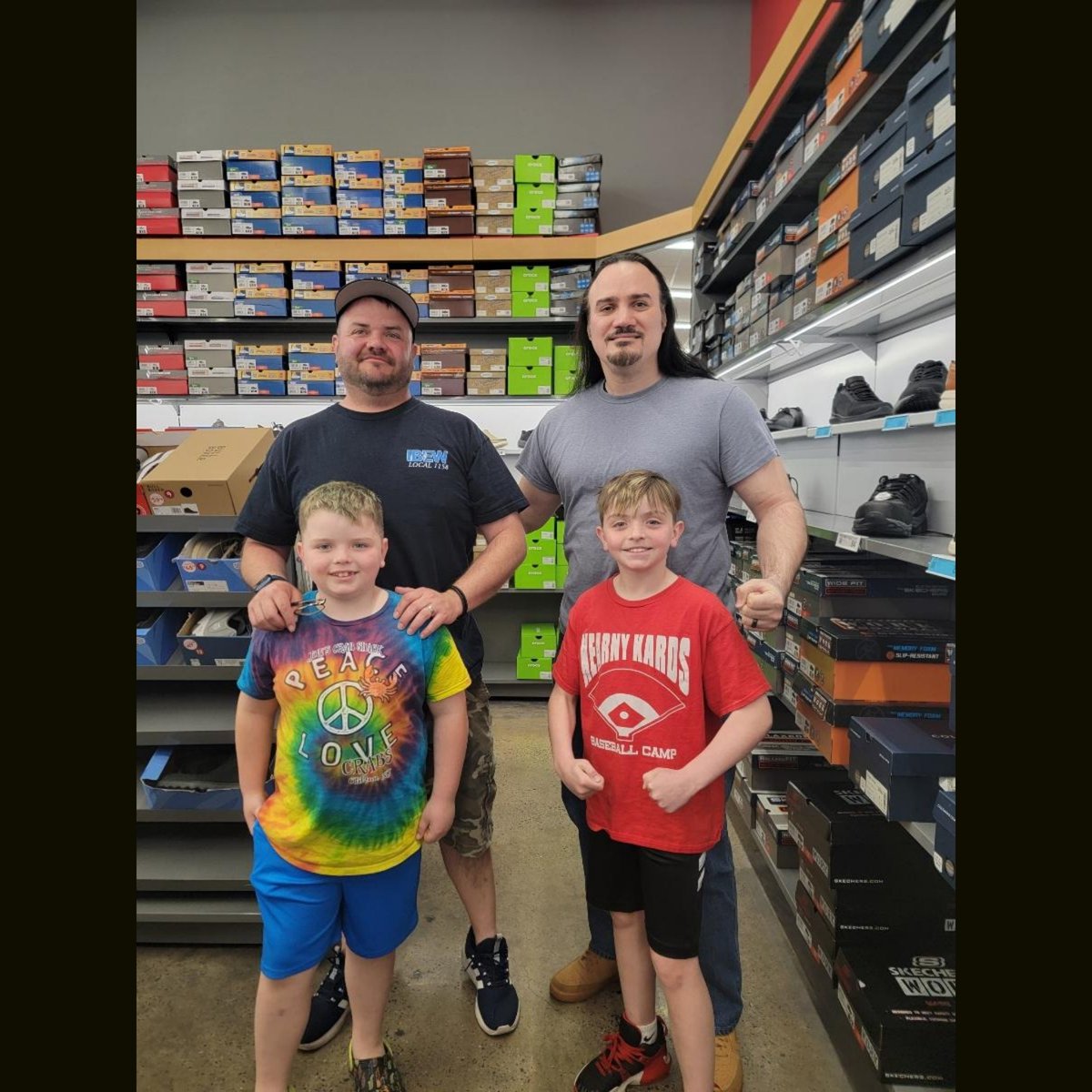 .@DarkOracleSage bump into some awesome fans from @WrestlingIWF April live event in Nutley NJ. #fan #fans #wrestling #prowrestling #lucha #luchalibres #kids #photo