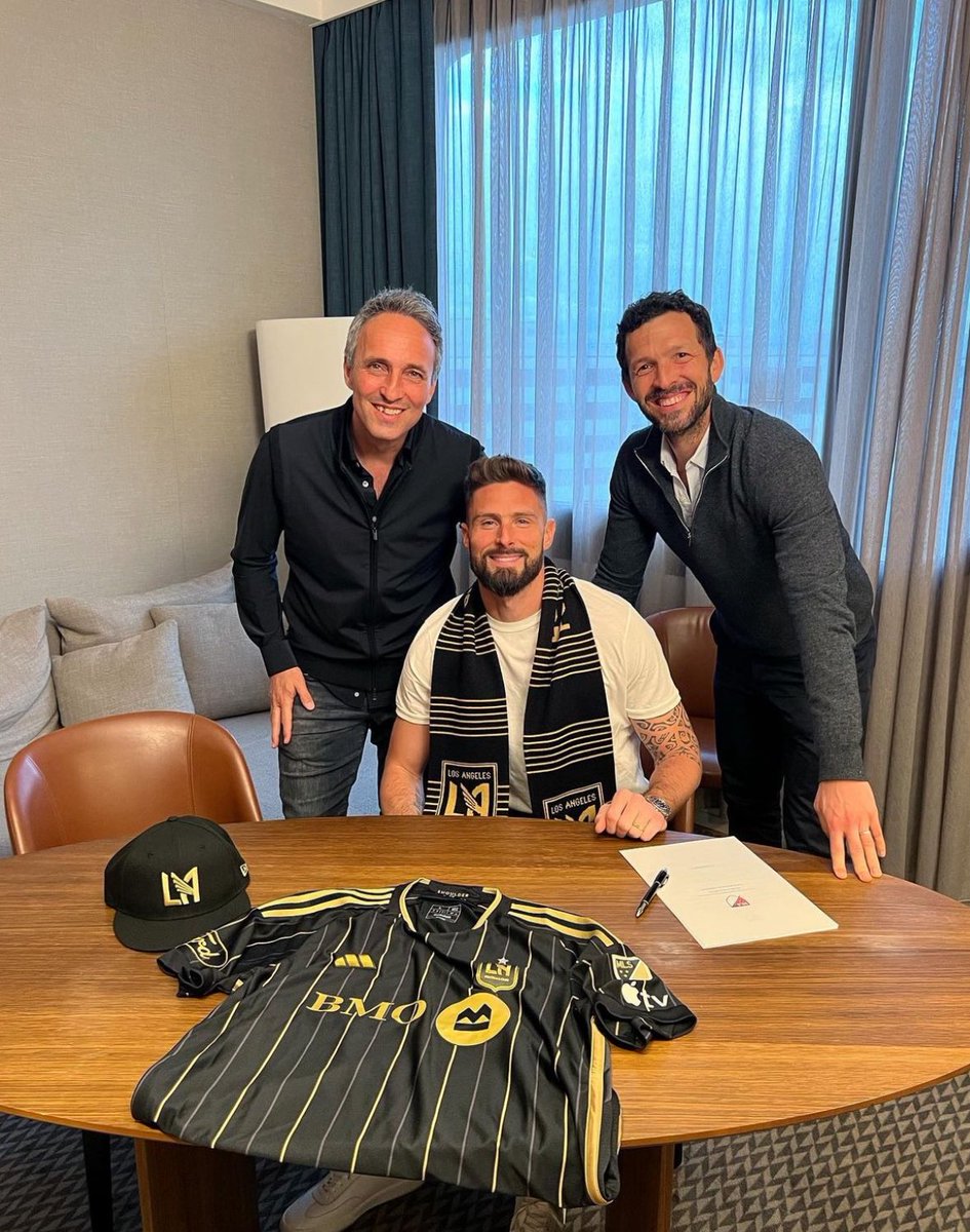 🚨🟡⚫️ Here’s Olivier Giroud for the first time in LAFC shirt as he joins the MLS side from AC Milan on free transfer!

It’s all signed on deal valid until December 2025, agreement sealed. 🇺🇸