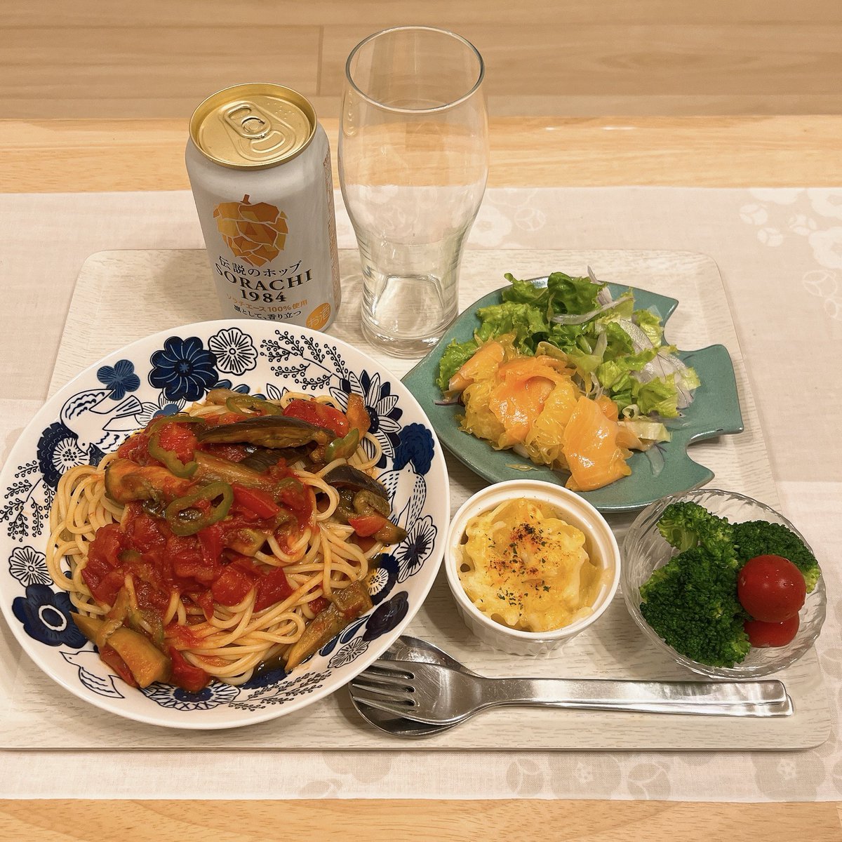 今日の夕ごはん。
茄子とトマトのスパゲッティー。
サーモスと甘夏のサラダ。
じゃがいものマヨチーズ焼き。
ブロッコリー＆ミニトマト。

#おうちごはん #自炊 #夕ごはん #手作りごはん #料理記録 #晩酌 #Twitter料理部 #homecooking #Dinner