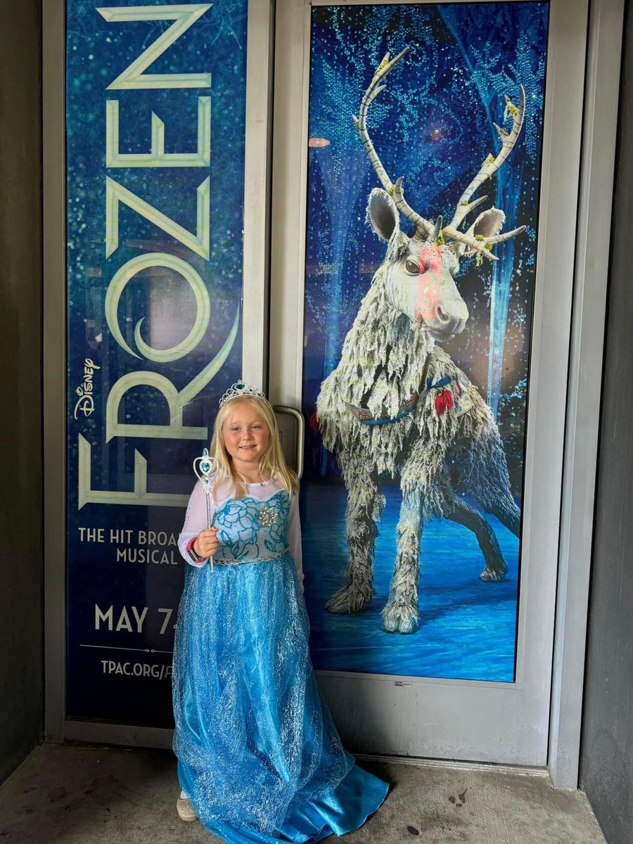 APSUSON's tweet image. Bre had the BEST TIME seeing Frozen @ TPAC yesterday!!
.
#Else #lovesher
💙💕💙💕