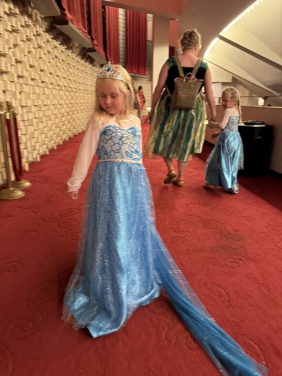 APSUSON's tweet image. Bre had the BEST TIME seeing Frozen @ TPAC yesterday!!
.
#Else #lovesher
💙💕💙💕