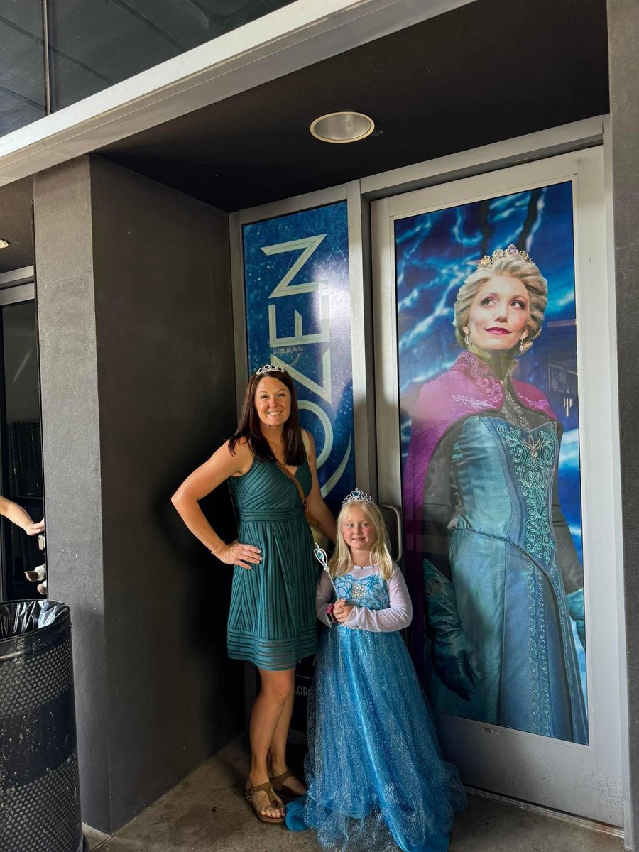 APSUSON's tweet image. Bre had the BEST TIME seeing Frozen @ TPAC yesterday!!
.
#Else #lovesher
💙💕💙💕
