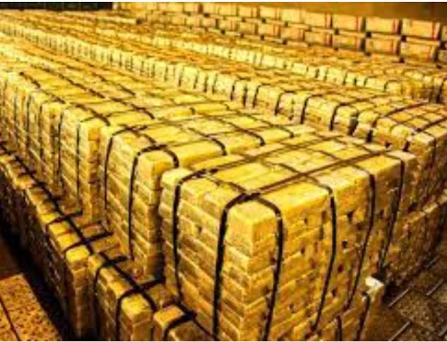 Libya'da Misrata havaalanı üzerinden yurtdışına kaçırılmak üzere tam 26 ton külçe altın operasyonla ele geçirildi. Havaalanı müdürü olmak üzere bir çok müdür ve bürokratlar gözaltına alındı. MİT Libya'nın zenginliklerini yağmalayanlara göz açtırmıyor! Artık göz hakkımızı alırız!