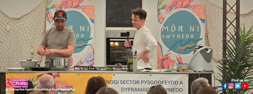 <a href="/GwylFwydCfon/">Gŵyl Fwyd Caernarfon</a> Our favourite stalls included <a href="/monarlwy/">Môn ar Lwy</a> <a href="/BangorUni/">Bangor University</a> - incorporating <a href="/mornigwynedd/">Môr Ni Gwynedd</a> featuring Chefs @ellisbarriebros and <a href="/liambarriebros/">Liam Barrie</a> with their cookery demonstration, <a href="/driftradiowales/">Drift Radio</a>, <a href="/DylansNWales/">Dylan's Restaurant</a> and <a href="/Alotofwaffle/">A Lot of Waffle</a>.