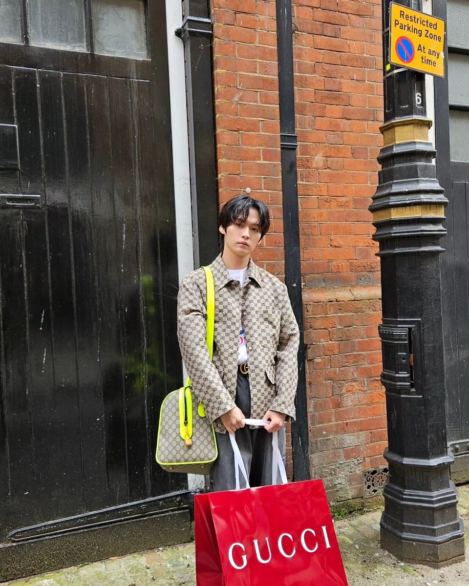 Lee Know of Stray Kids looks amazing in newly shared picture for Gucci in London.
