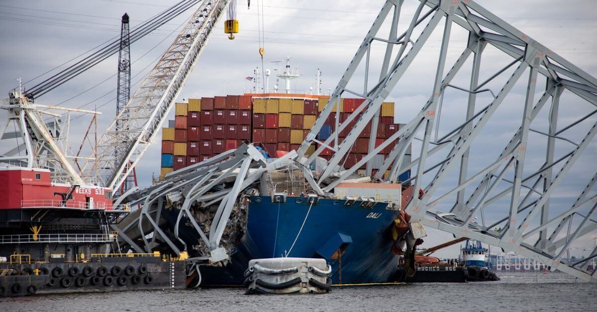 A video has captured the reactions in the aftermath of the Baltimore bridge collapse. 

Check out this article 👉marineinsight.com/shipping-news/… 

#Baltimore #FrancisScottKeyBridge #Maritime #MarineInsight #Merchantnavy #Merchantmarine #MerchantnavyShips