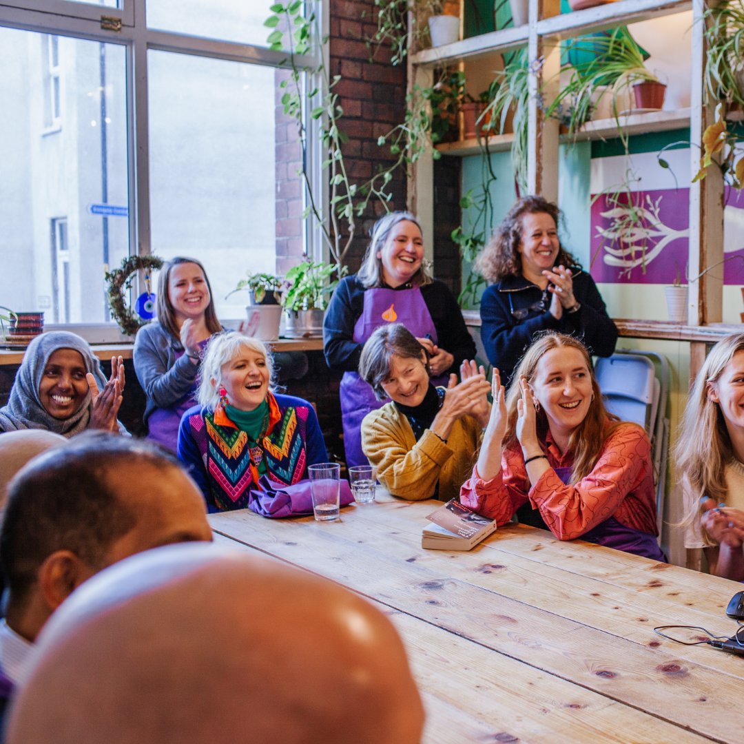 Volunteer mentors needed to support our cookery class teacher training programme in #Bristol! 🚨 You will support new chefs on a one-on-one basis, helping to refine recipes, plan classes and more. Training is two days/week (Jun - Aug). Contact georgia@migrateful.org to apply💌