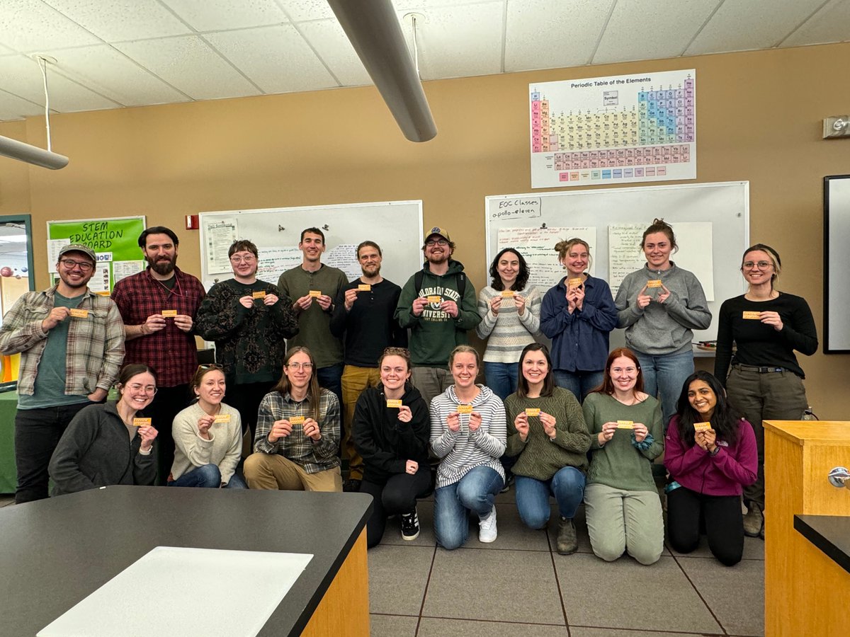 Josie Otto @josieplantemoji (our 2024 Fellow) facilitated a graduate seminar course that provides formal training in peer review using preprints! At the final meeting, her students enjoyed the 'I review preprints' stickers provided by ASAPbio! 🙃