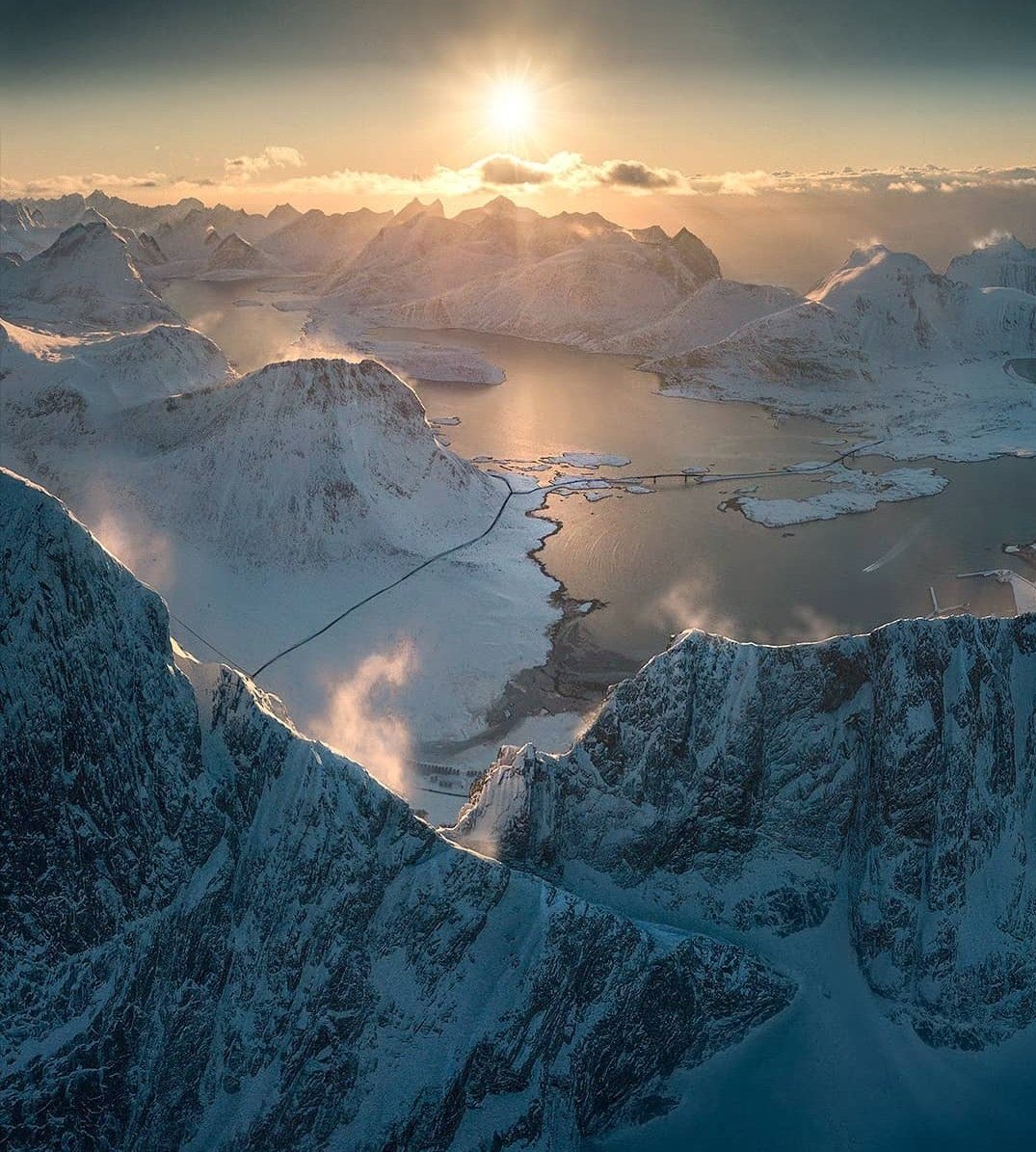 WorldNatGeo's tweet photo. Lofoten islands, Norway ✨ https://t.co/ntyTKovM6E