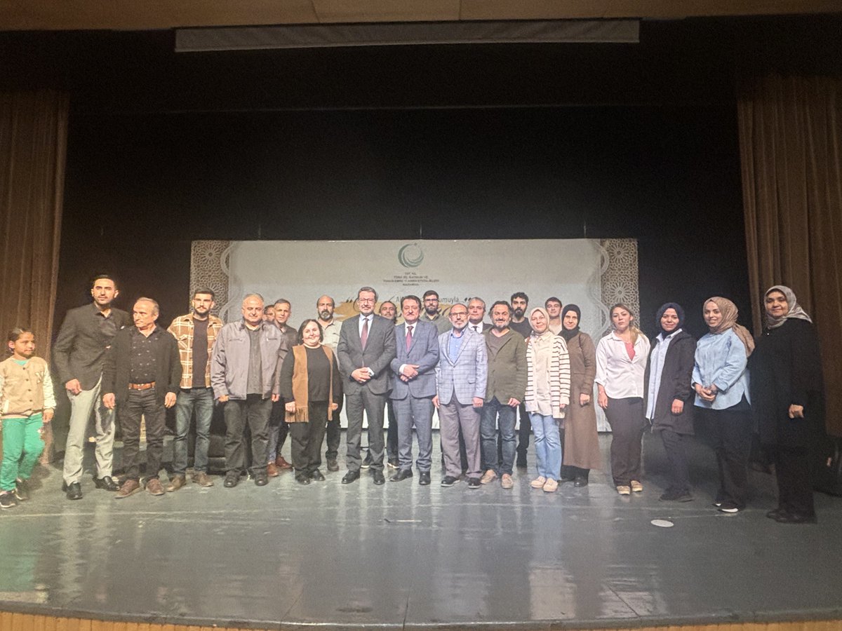 IlTurizm's tweet photo. 747. Türk Dil Bayramı ve Yunus Emre’yi anma etkinlikleri kapsamında Yunus Emre’nin gözünden sözün özüne bir yolculuk ile Üstad Ali Bektaş’ı ağırladığımız “Yunusça” Şiir Dinletisi’ni gerçekleştirdik. https://t.co/enFkB2q1RX
