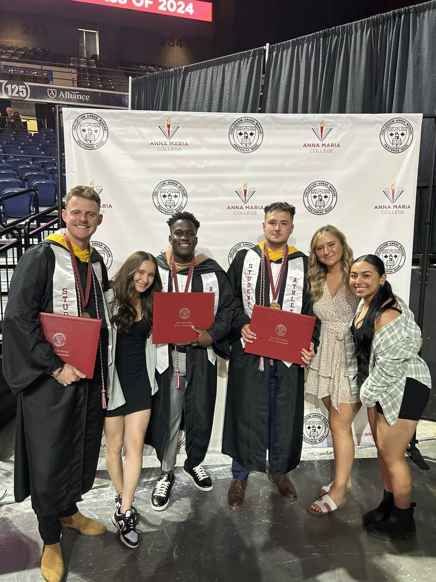 Have to give credit where credit is due and show up for those who continue to show up for us! Thank you to our true Rhody Softball @RhodySoftball SUPER FANS on their graduation today from Anna Maria! @kyliebulinski12 @caseymiller2022 @cassieswenson__ You guys are the best! 💙🐏