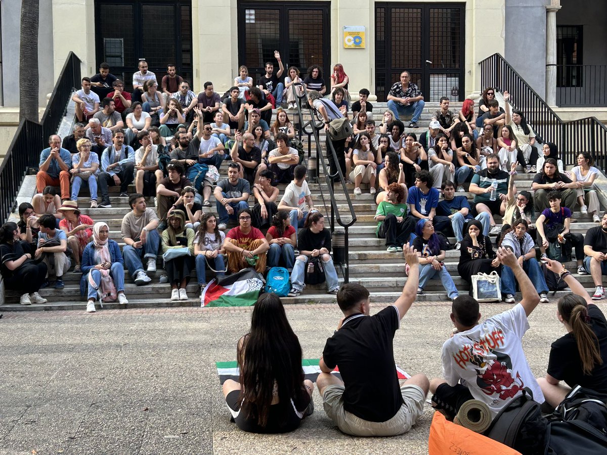 Empieza la asamblea de estudiantes por Palestina con una masiva participación #AcampadaMurcia