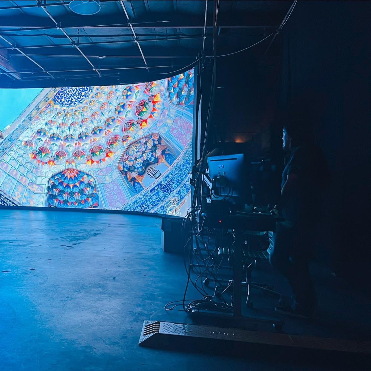 Blues on a Monday? Let’s fix that. Get your project on track with our help. Click the link in our bio - collaborators are standing by. #LEDWall #LEDVolume #ICVFX #Studio #LAFilmmaker #mondaymotivation