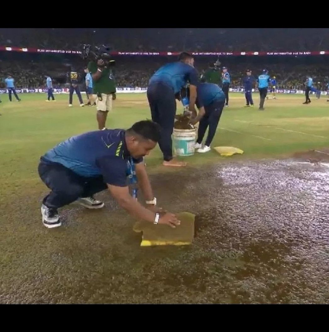 Wow is this the best stadium 😂😂😂 only in size ri8??? Edens 100x better than this 👀 #GujaratTitans #KKR #MumbaiWeather #MumbaiRain #GTvsKKR