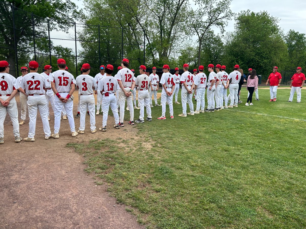 Senior celebrations prior to the baseball game last week. Congratulations to the senior student-athletes! GO HATTERS! @SOLsports @HH_Schools