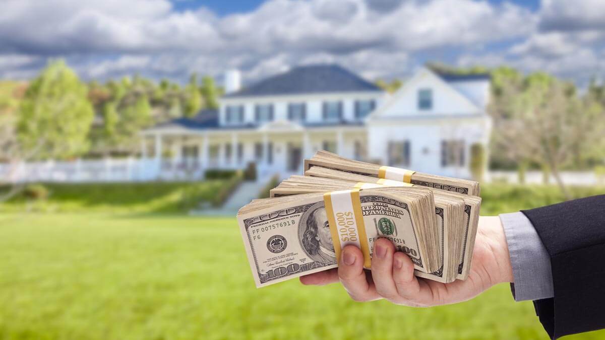 Are you wondering if you should put money into a house you’re planning to sell? Learn more: likere.com/blog/should-yo… - - #realestate #dreamhome #justlisted #homeowner #likere #homebuyer #mortgage #realestateagent #realtor #homebuilder #realestatelife #realestateexperts