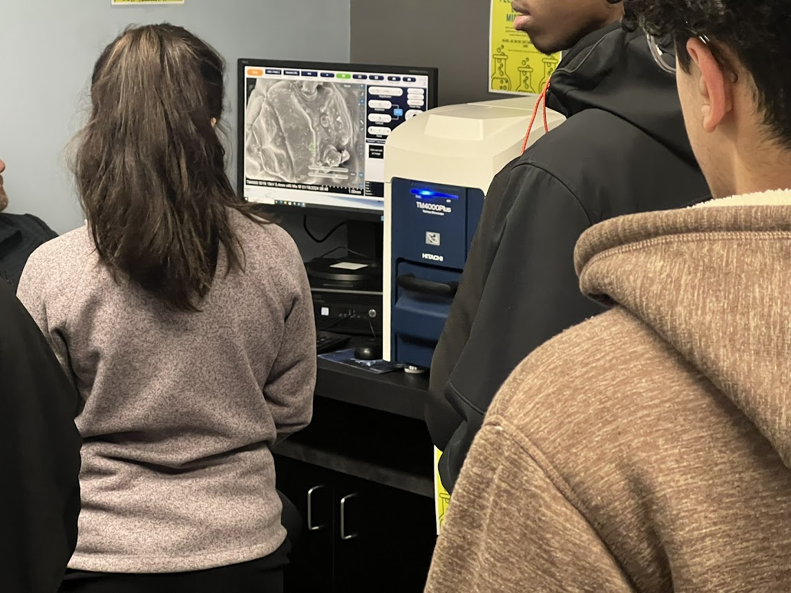 Another top story from 2024: learn about Dr. Veeraraghavan and his lab's #ElectronMicroscopy course at a local Columbus school collaborating with @MetroHS @MicroscopySoc and @Hitachi_EM go.osu.edu/CkZs