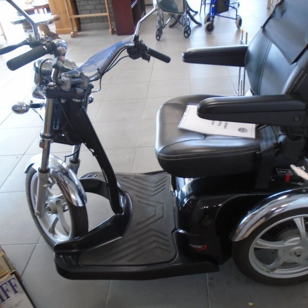 FOR SALE 🏷️ This mobility scooter is available to buy online via our eBay shop: bit.ly/3V8uH9f It can also be viewed at our Superstore (opposite Waitrose) in Searle Crescent.