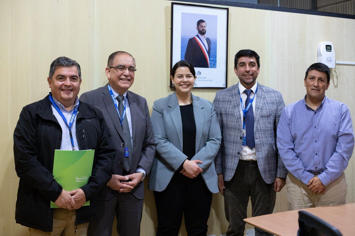 📌 La subsecretaria @franperalesf sostuvo reunión con el diputado por la Región de Los Lagos, @hectorbarria, y los alcaldes de las comunas de Llanquihue, Osorno y Purranque.