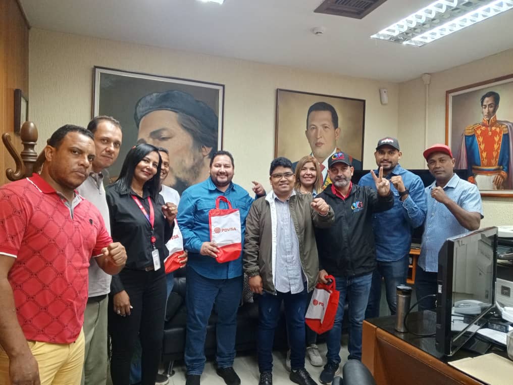 YaracuyMRT2's tweet photo. #Tupamaro apoyamos el papel de la clase obrera el cual es fundamental, nuestros trabajadores vienen resistiendo de manera victoriosa la arremetida, brutal y criminal del imperialismo norteamericano.

Tupamaro Ejemplo de Lucha. @NicolasMaduro https://t.co/R2CRyTzt2E