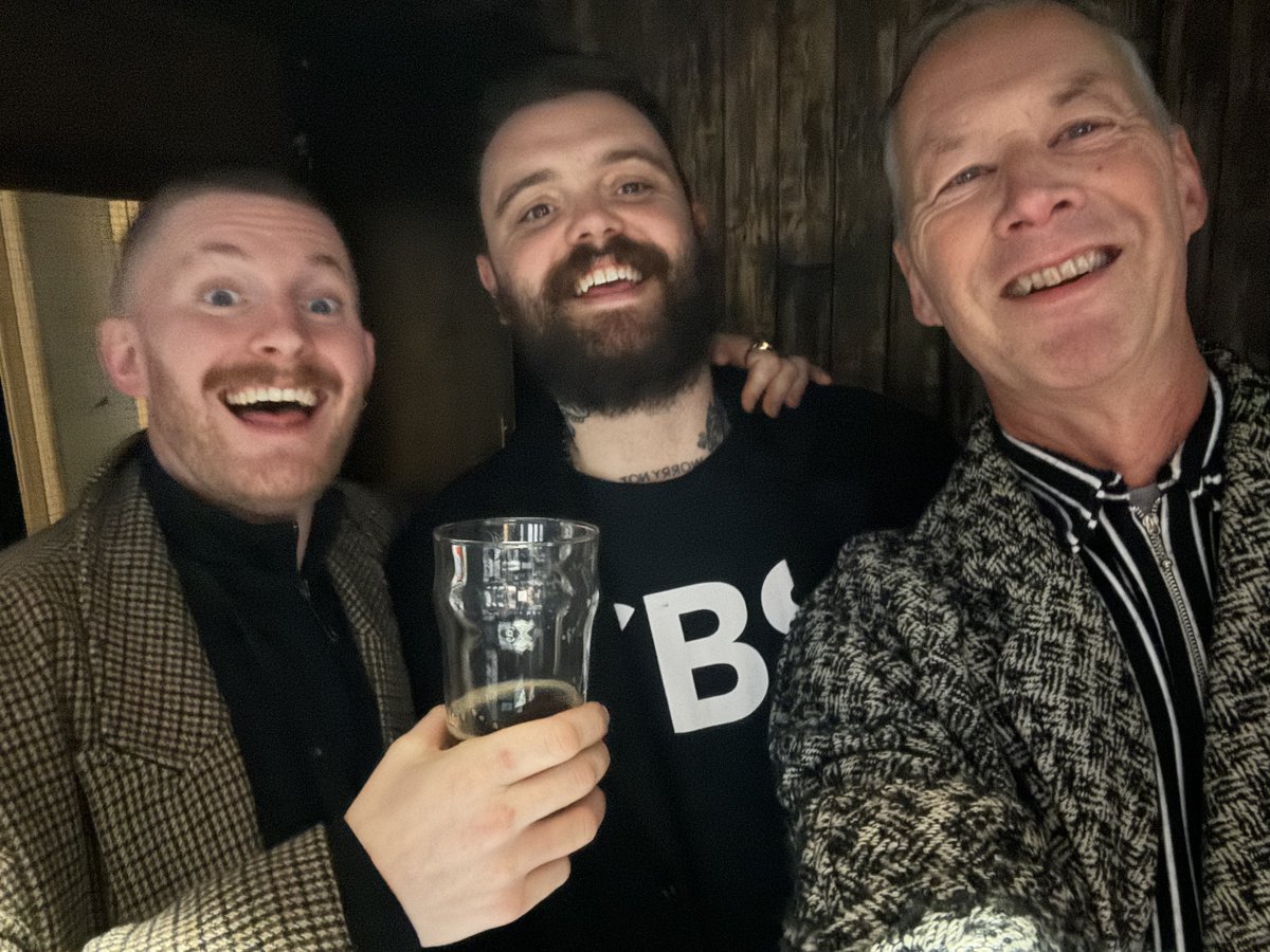 PHH (@paulrhh) on Twitter photo I've only ever taken 2 selfies. Looking forward to seeing <a href="/BIGSPECIAL_/">BIG SPECIAL</a> again this week. Awesome album, btw, lads. I've only ever taken 2 selfies. Looking forward to seeing <a href="/BIGSPECIAL_/">BIG SPECIAL</a> again this week. Awesome album, btw, lads.
