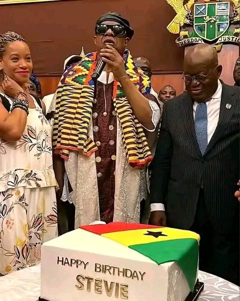 🎉 American music legend Stevie Wonder celebrates his 74th birthday in Ghana as a new Ghanaian citizen! 🇬🇭🎶 What a beautiful way to mark this special day. Cheers to a new chapter for the iconic artist! 🎂🎉 #StevieWonder #GhanaCitizen #MusicLegend