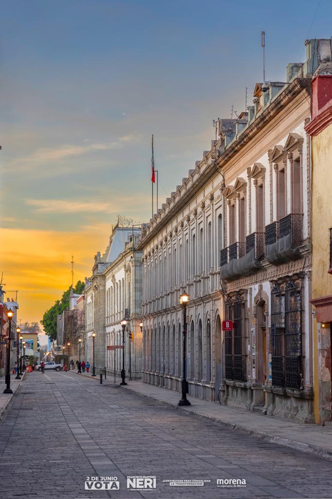 Por las calles de Oaxaca se percibe el paso del tiempo y la belleza del patrimonio.

#VotaTodoMorena #ParaConsolidarLaTransformación en #OaxacaDeJuárez #Oaxaca #5De5PorMorena