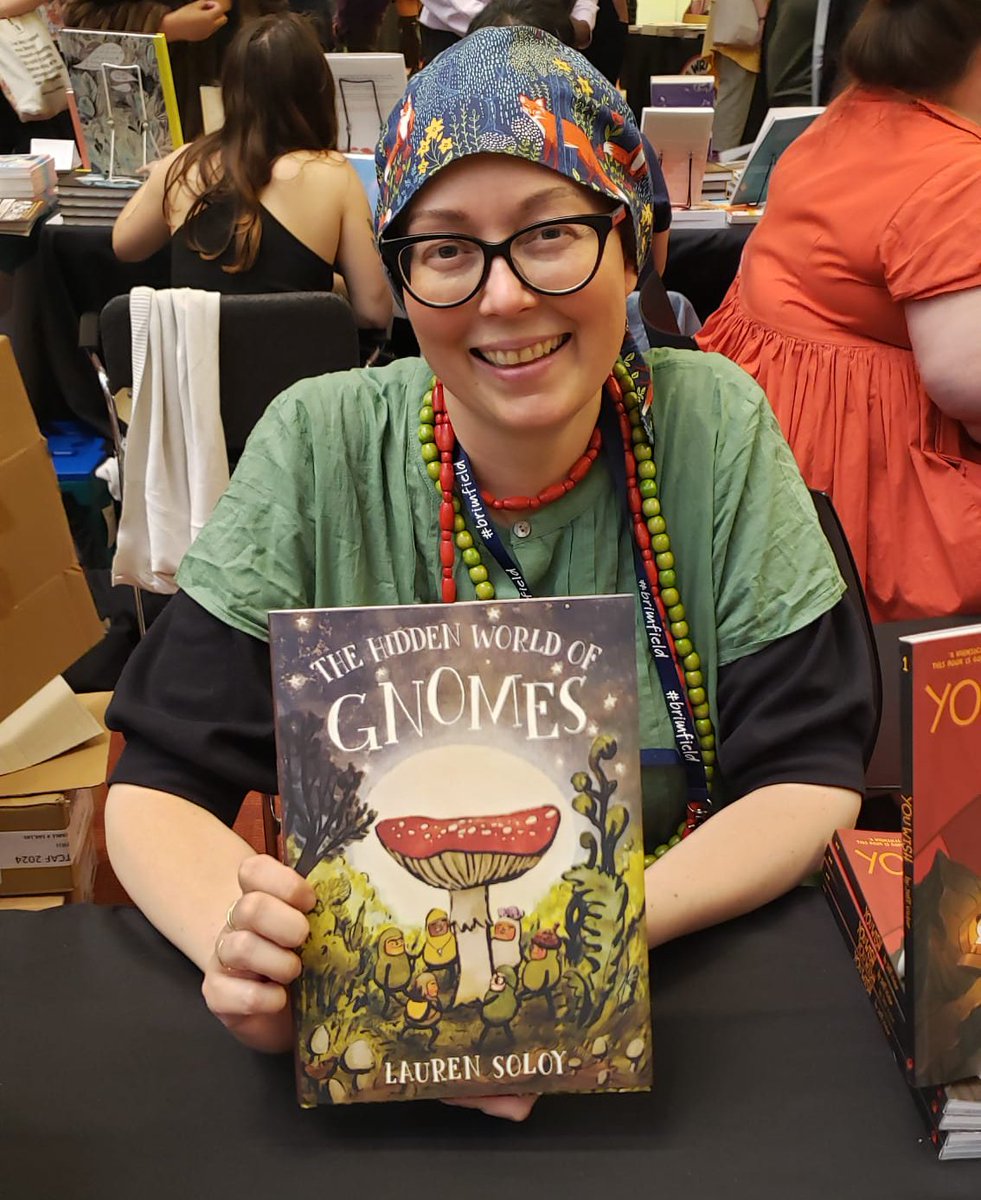 Guess who we ran into at @TorontoComics? It's none other than @lauren_soloy! 🤩 Her enchanting book, THE HIDDEN WORLD OF GNOMES, is on our list of recommended reads for this year’s TD Summer Reading. #TDSRC