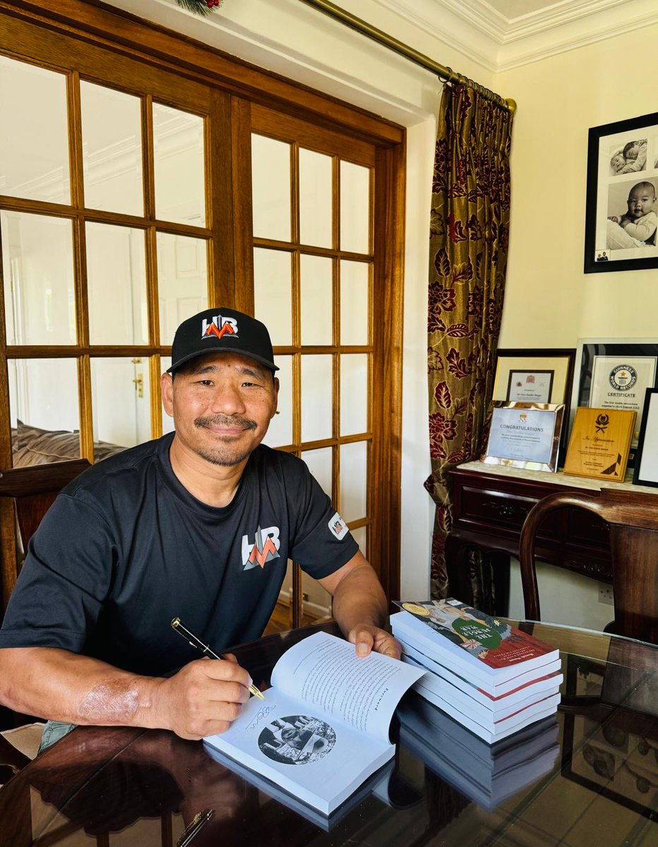 junglewarbook's tweet photo. An honour to have the impressive @Hari_BudhaMagar sign special copies of The Jungle War, just under his magnificent foreword to the book. If you don't know of Hari's legend already, check out all he has achieved since serving as a Gurkha soldier. Thank you Hari!

#haribudhamagar https://t.co/nSNUxcYbuw