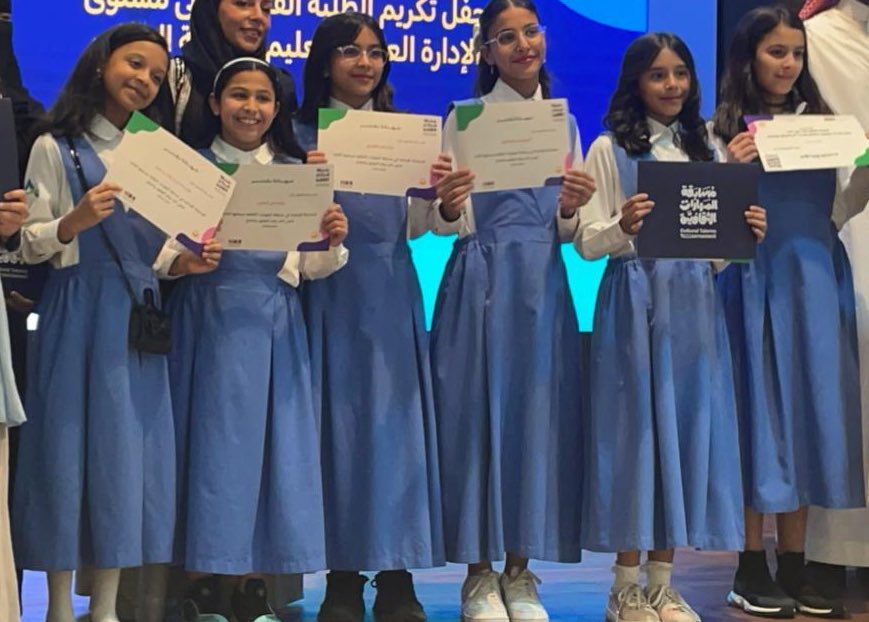 stemmsc's tweet photo. #فخر_المتقدمة_للتعلم_الذكي🎖️
#تكريم
بحضور المساعد للشؤون التعليمية .. 
كرّمت الإدارة العامة لـ #تعليم_الرياض طالباتنا من المرحلة الابتدائية في القسم الأهلي 
واللواتي حققن #المركز_الأول🏆 على مستوى #الرياض في #مسابقة_المهارات_الثقافية مسار المسرح وهن:
🎖️الجوهرة الفواز
🎖️بسمة الخليفي 
🎖️دانة البقنة
🎖️دانية الشهري 
🎖️لولوة الجهني
🎖️ليان الغامدي 
🎖️وتين حبحر 

#مدارس_المتقدمة
#جيل_ينتج_المعرفة