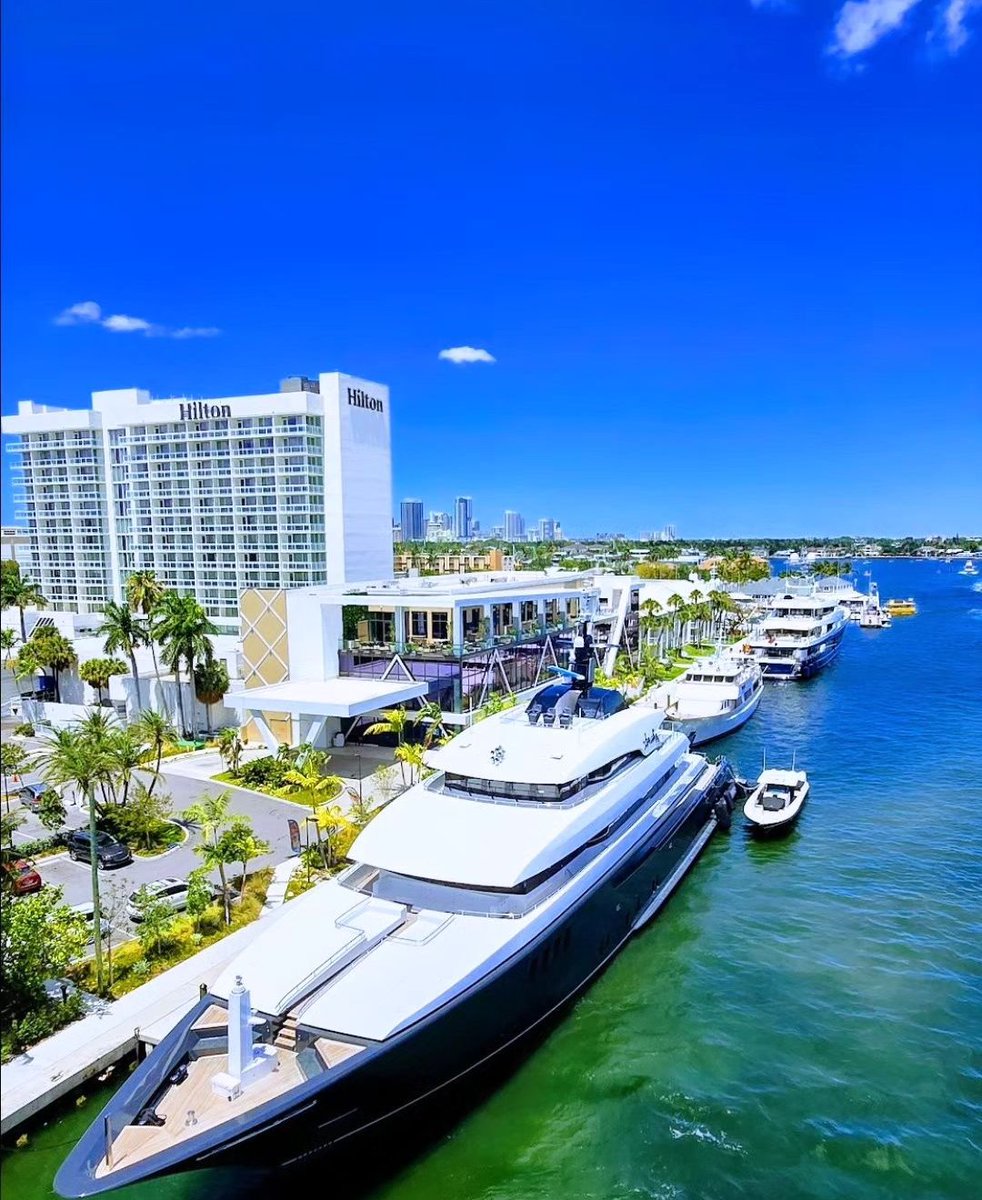 Did you know Fort Lauderdale is the yachting capital of the world? ⚓️ 📍: Fort Lauderdale 📸 : lauderdalesc1 #VisitLauderdale #FortLauderdale