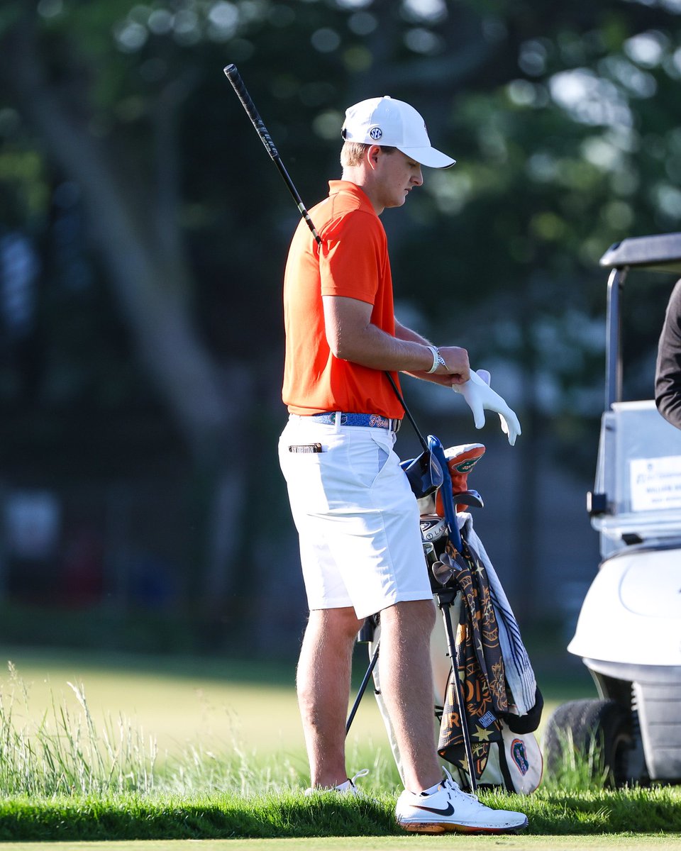 GatorsGolf's tweet photo. PBell 😤

His last seven holes:
Par-par-birdie-par-par-par-birdie 

Florida now 3-under and T3 📈

#GoGators 🐊 | @parkerbell71 https://t.co/tFvuGAIFzK