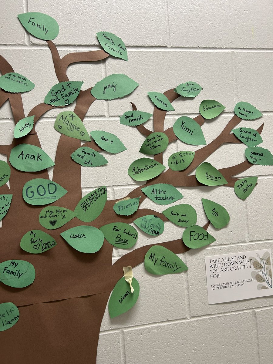 HChild_CCSD's tweet photo. Our Gratitude Tree is in full bloom. Lots of things to be thankful for. 💚🍃 https://t.co/dLoS5ZwF7y