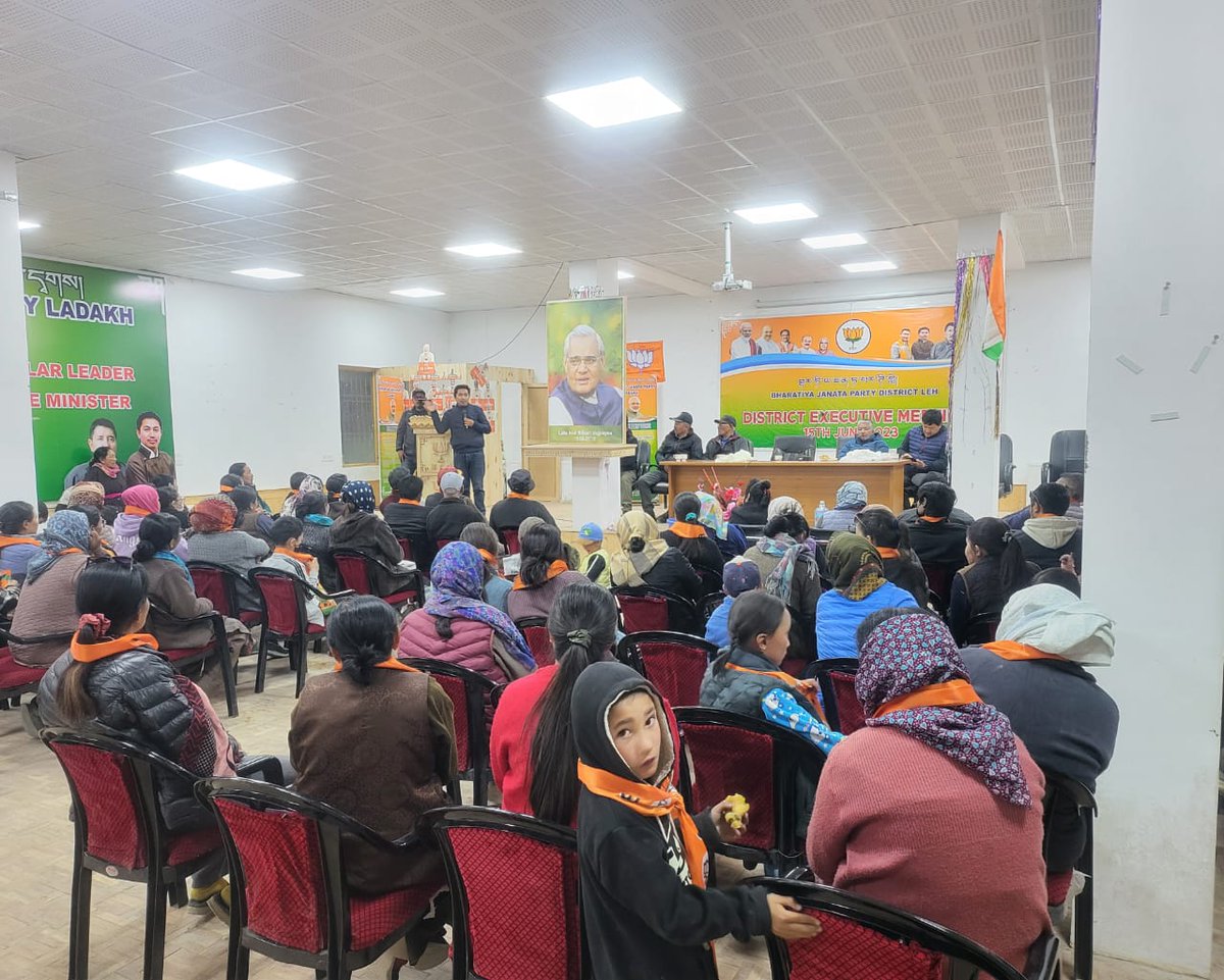 Engaged with BJP members of Deskit Tsal in Leh on the upcoming Lok Sabha Election, highlighting @BJP4India's role in Ladakh's future. Urged support for Shri @tashi_gyalson for Ladakh's development. #AbkiBaar400Par #PhirEkBaarModiSarkaar #ViksitBharatViksitLadakh