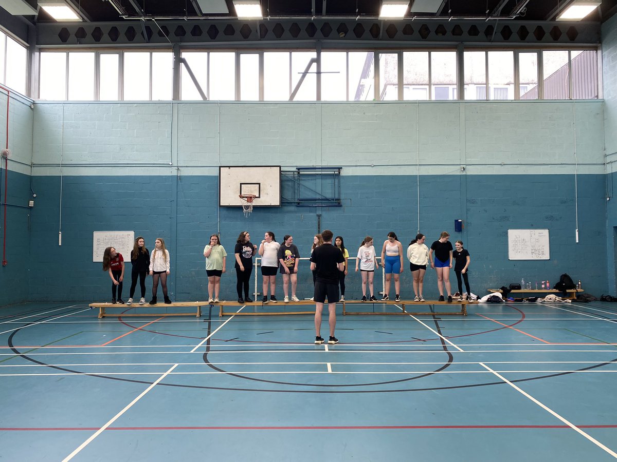 MissMarmionPe's tweet photo. A huge well done to our P7s from @kirklandneukps and @NewmainsPS for attending our cluster dance club and netball club! We joined them together tonight to do some team building exercises and they all worked so well getting to know each other 👏🏼 @renfrew_high @onerensport https://t.co/x4S84hBj6J