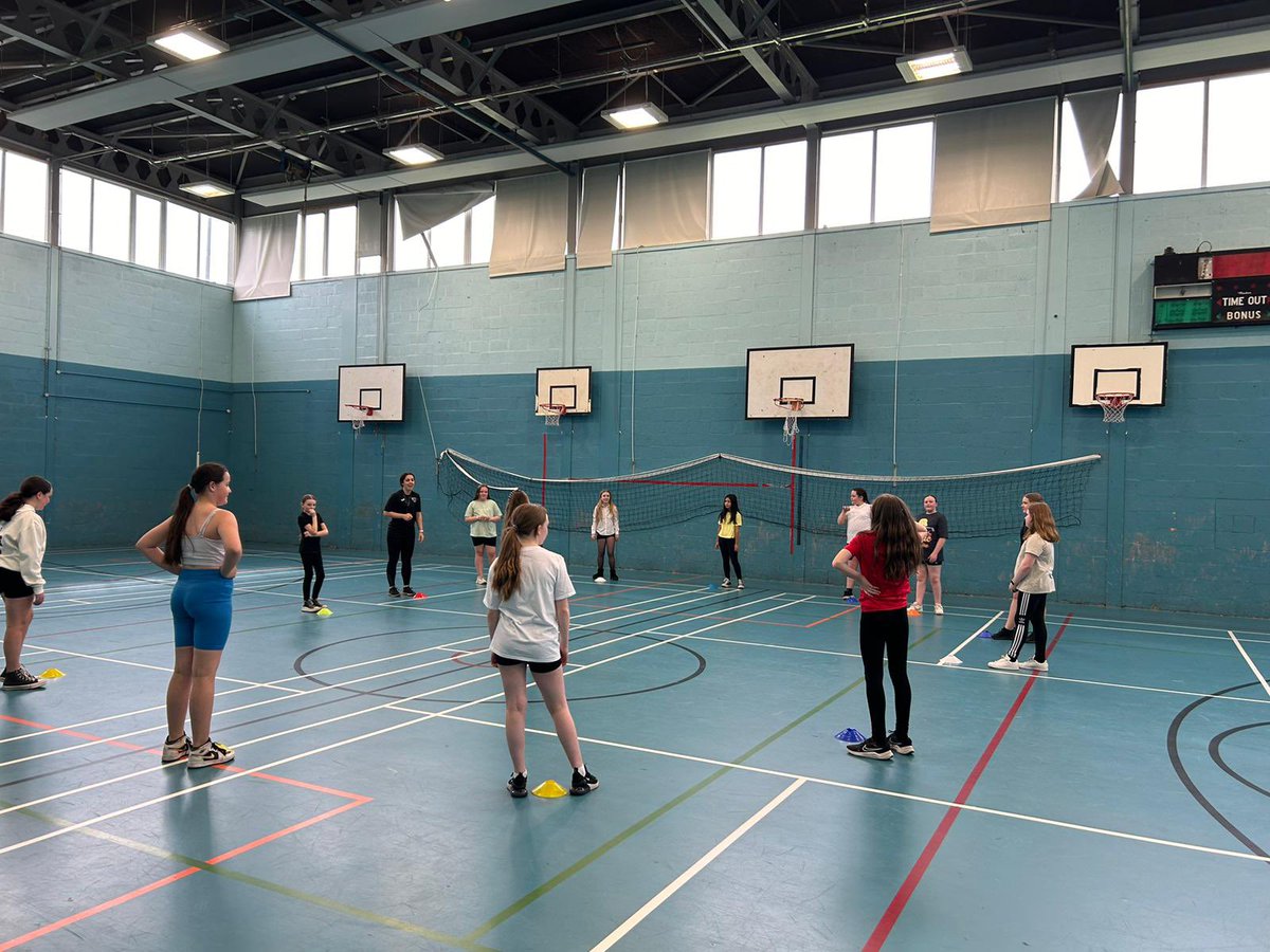 MissMarmionPe's tweet photo. A huge well done to our P7s from @kirklandneukps and @NewmainsPS for attending our cluster dance club and netball club! We joined them together tonight to do some team building exercises and they all worked so well getting to know each other 👏🏼 @renfrew_high @onerensport https://t.co/x4S84hBj6J