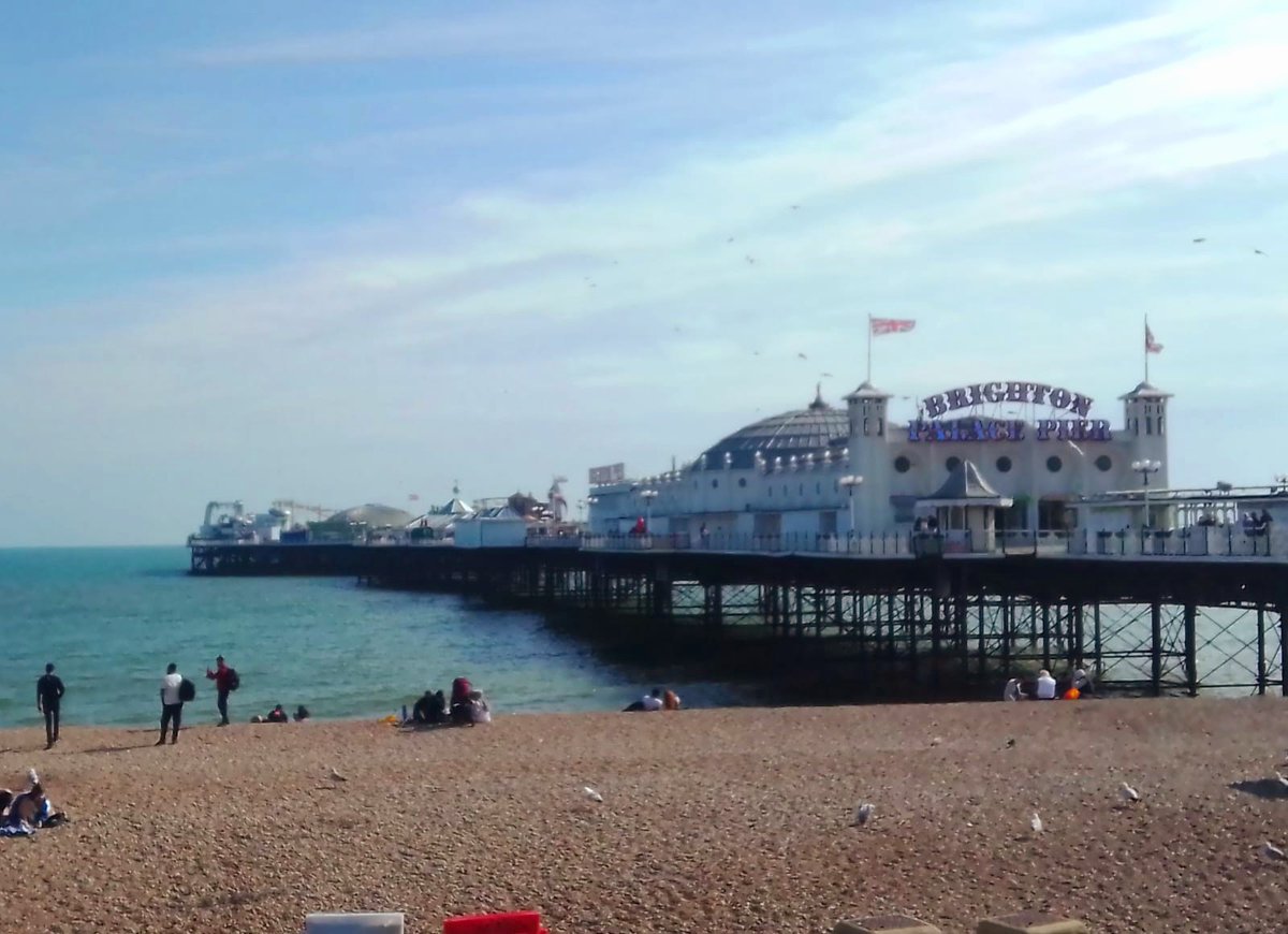 ClgDiderot's tweet photo. Voyage en Angleterre : bien arrivés ! Traversée en ferry, visite et découverte de Hastings et Brighton. En route pour Londres à la rencontre des familles hôtesses ! 1er repas english : mac&amp;cheese 🇬🇧 https://t.co/2M7kyOKrkN