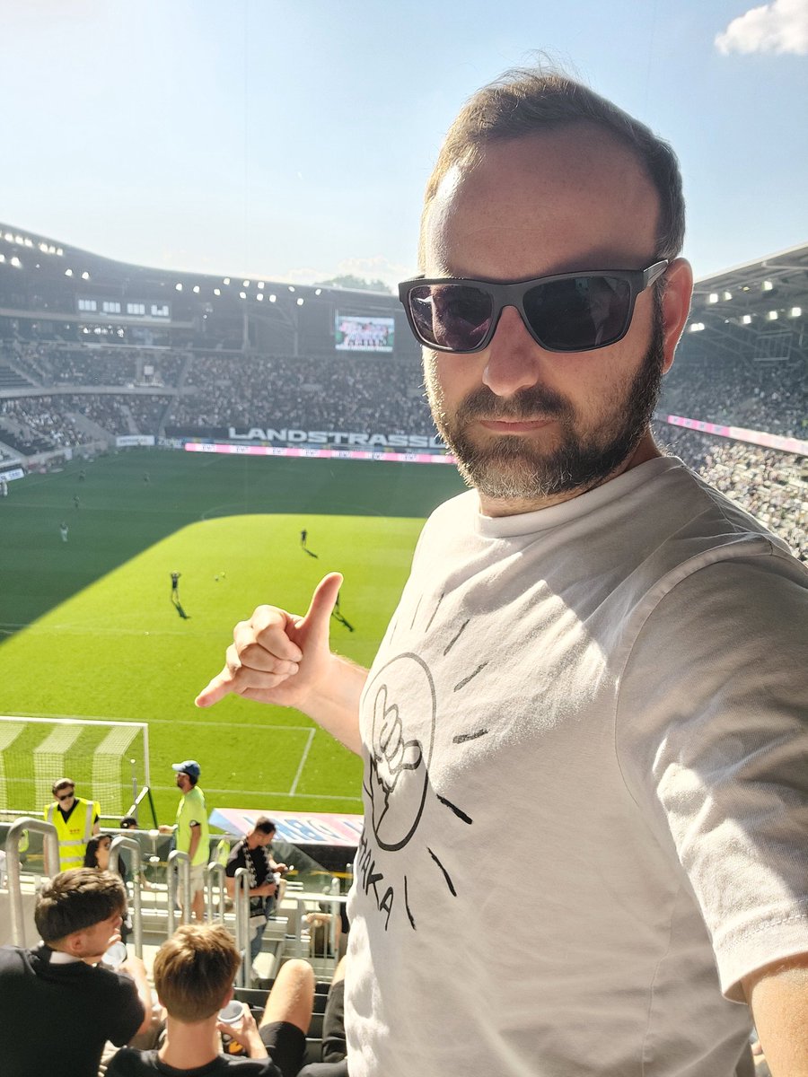GM.

I shared the $SHAKA in a thrilling football match between @LASK_Official and @SKSturm yesterday with 18,500 people🤙

I challenge @rock_nft to share his $SHAKA with a great background too 🤙

Sports Events are a great opportunity 🤙

Yours, rabster
#GM #ShareTheShaka
